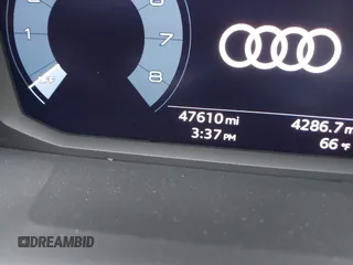 2020 Audi Q3 Premium z VIN WA1AECF36L1083306, wystawiony jako IAAI lot #42070799 z przebiegiem 47 610 mil mil oraz . Historia ofert i sprzedaży dostępna na DreamBid. Obrazek 16.