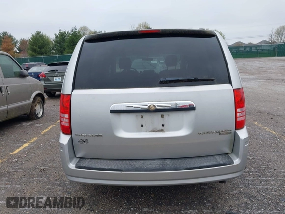 2010 Chrysler Town & Country Touring z VIN 2A4RR5D12AR265985, wystawiony jako IAAI lot #41970445 z przebiegiem 125 635 mil mil oraz . Historia ofert i sprzedaży dostępna na DreamBid. Obrazek 16.