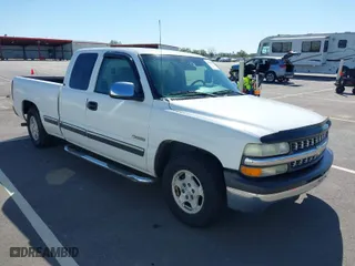 2001 Chevrolet Silverado 1500 LS with VIN 1GCEC19V61Z168966, listed as a IAAI auction lot 41824590 with 247,078 mi miles. Bid and sale history available at carsss.com. Image 1.