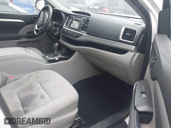 2016 Toyota Highlander LE Plus z VIN 5TDZKRFH7GS171063, wystawiony jako IAAI lot #41787351 z przebiegiem 67 779 mil mil oraz . Historia ofert i sprzedaży dostępna na DreamBid. Obrazek 5.