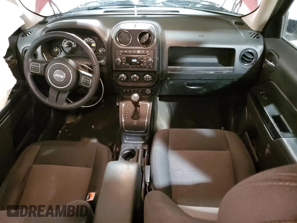 2014 Jeep Patriot Latitude z VIN 1C4NJRFB0ED714162, wystawiony jako Copart lot #55055685 z przebiegiem 122 698 mil mil oraz Szkoda całkowita • Salvage title. Historia ofert i sprzedaży dostępna na DreamBid. Obrazek 8.