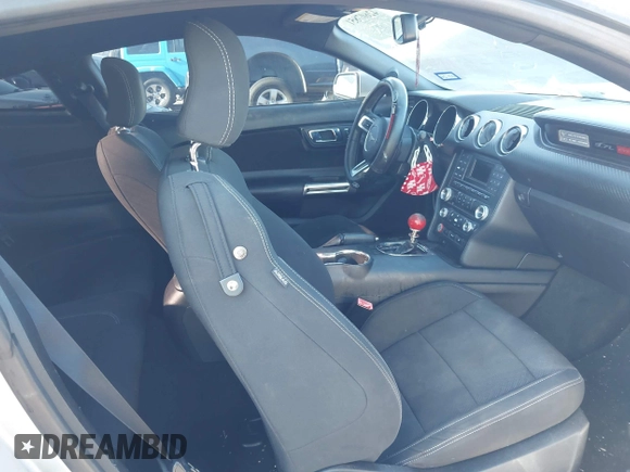 2015 Ford Mustang V6 z VIN 1FA6P8AM8F5369227, wystawiony jako IAAI lot #42607851 z przebiegiem 135 428 mil mil oraz . Historia ofert i sprzedaży dostępna na DreamBid. Obrazek 5.