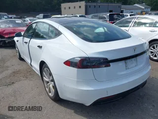 2021 Tesla Model S Long Range with VIN 5YJSA1E57MF428512, listed as a IAAI auction lot 42511020 with 29,611 mi miles and . Bid and sale history available at DreamBid. Image 3.