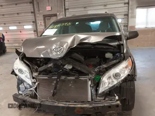 2015 Toyota Sienna LE AAS with VIN 5TDKK3DC6FS652281, listed as a IAAI auction lot 41891750 with 150,162 mi miles. Bid and sale history available at carsss.com. Image 12.