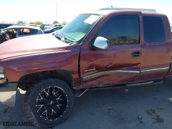 1999 Chevrolet Silverado 1500 LS with VIN 2GCEK19T2X1250583, listed as a IAAI auction lot 41858943 with 267,610 mi miles. Bid and sale history available at carsss.com. Image 6.