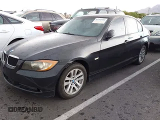 2007 BMW 3 Series 328i z VIN WBAVA335X7PV67150, wystawiony jako IAAI lot #42394401 z przebiegiem 278 351 mil mil oraz . Historia ofert i sprzedaży dostępna na DreamBid. Obrazek 2.
