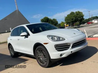 2014 Porsche Cayenne z VIN WP1AA2A2XELA09323, wystawiony jako Copart lot #61265345 z przebiegiem 204 292 mil mil oraz Czysty tytuł • Clean title. Historia ofert i sprzedaży dostępna na DreamBid. Obrazek 1.