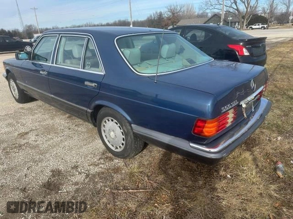 1986 Mercedes-Benz 560 with VIN WDBCA39D9GA217924, listed as a Copart auction lot 44278365 with 340,185 mi miles and Clean Title. Bid and sale history available at DreamBid. Image 3.