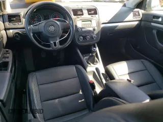 2010 Volkswagen Jetta SE z VIN 3VWRX7AJ4AM129714, wystawiony jako Copart lot #52975835 z przebiegiem 166 554 mil mil oraz Szkoda całkowita • Salvage title. Historia ofert i sprzedaży dostępna na DreamBid. Obrazek 8.