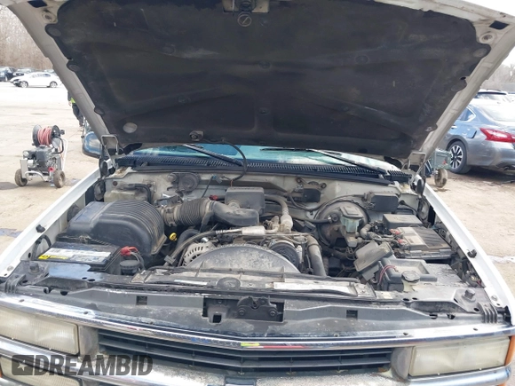1996 Chevrolet Silverado 1500 with VIN 1GCEC14M5TZ100322, listed as a IAAI auction lot 41785244 with 181,476 mi miles and . Bid and sale history available at DreamBid. Image 10.