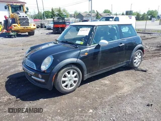 2003 MINI Hardtop z VIN WMWRC334X3TC44014, wystawiony jako IAAI lot #42301317 z przebiegiem 156 573 mil mil oraz . Historia ofert i sprzedaży dostępna na DreamBid. Obrazek 2.