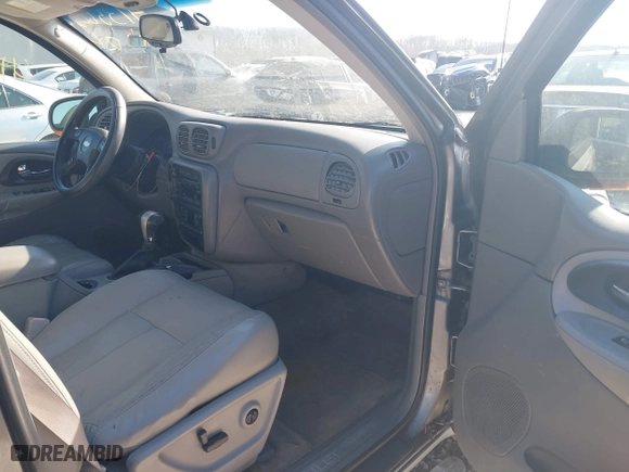 2005 Chevrolet TrailBlazer LT with VIN 1GNDT13S152213571, listed as a IAAI auction lot 41356058 with 157,856 mi miles. Bid and sale history available at carsss.com. Image 5.