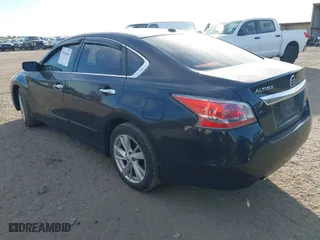 2014 Nissan Altima 2.5 SV with VIN 1N4AL3AP8EC293098, listed as a IAAI auction lot 41624694 with 259,608 mi miles. Bid and sale history available at carsss.com. Image 3.