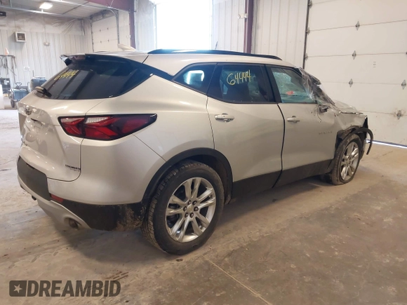 2019 Chevrolet Blazer z VIN 3GNKBHRS0KS667854, wystawiony jako IAAI lot #41964444 z przebiegiem 55 041 mil mil oraz . Historia ofert i sprzedaży dostępna na DreamBid. Obrazek 4.