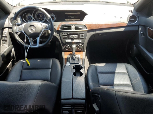 2014 Mercedes-Benz C 350 Sport с VIN WDDGF5HB3EA946049, выставлен на аукционе Copart как лот 64132535 с пробегом 122 937 миль миль и Списание • Salvage title. История ставок и продаж доступна на DreamBid. Изображение 8.