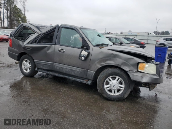 2004 Ford Expedition Special Service with VIN 1FMPU15L74LB58881, listed as a Copart auction lot 42565265 with 301,124 mi miles and Non Repairable. Bid and sale history available at carsss.com. Image 4.
