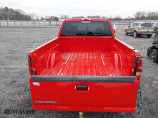 2006 Chevrolet Silverado 1500 LT2 with VIN 1GCEK19B06Z140810, listed as a IAAI auction lot 41564712 with 352,233 mi miles. Bid and sale history available at carsss.com. Image 8.