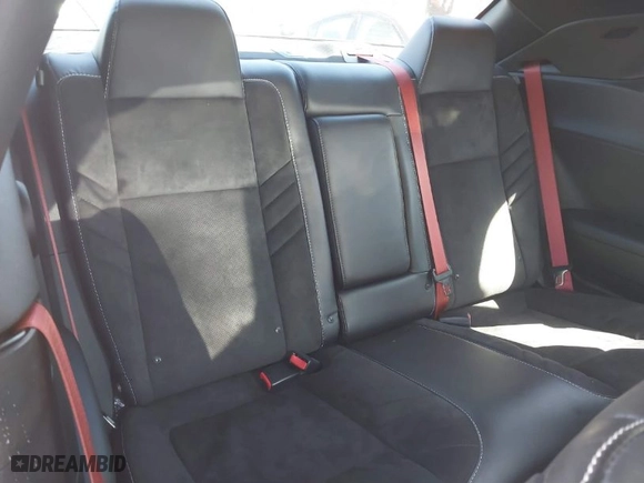 2015 Dodge Challenger SRT 392 with VIN 2C3CDZDJ5FH747207, listed as a IAAI auction lot 38985493 with NaN miles. Bid and sale history available at carsss.com. Image 8.