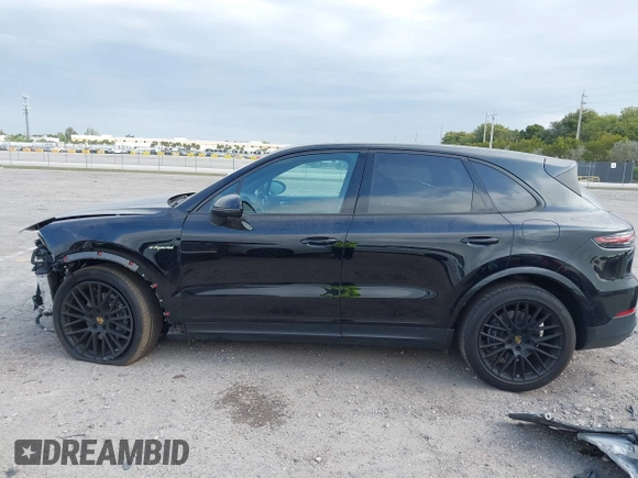 2021 Porsche Cayenne E-Hybrid Hybrid z VIN WP1AE2AYXMDA24566, wystawiony jako IAAI lot #41815737 z przebiegiem 51 149 mil mil oraz . Historia ofert i sprzedaży dostępna na DreamBid. Obrazek 15.
