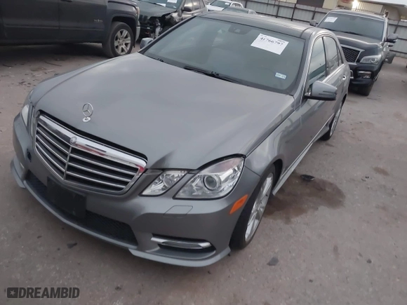 2013 Mercedes-Benz E-Class E 350 Luxury with VIN WDDHF8JB2DA722799, listed as a IAAI auction lot 41766797 with 87,646 mi miles. Bid and sale history available at carsss.com. Image 17.