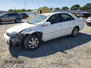 2005 Toyota Camry LE z VIN 4T1BE30K45U019661, wystawiony jako Copart lot #58243635 z przebiegiem 178 181 mil mil oraz Szkoda całkowita • Salvage title. Historia ofert i sprzedaży dostępna na DreamBid. Obrazek 1.