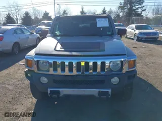 2008 Hummer H3 SUV with VIN 5GTEN13E088183099, listed as a IAAI auction lot 41388479 with 187,115 mi miles. Bid and sale history available at carsss.com. Image 12.