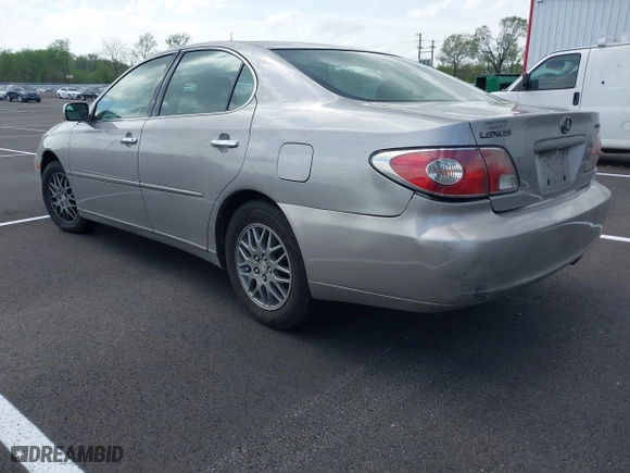 2004 Lexus ES 330 with VIN JTHBA30GX45053526, listed as a IAAI auction lot 41972096 with 264,207 mi miles. Bid and sale history available at carsss.com. Image 3.
