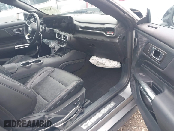 2024 Ford Mustang GT z VIN 1FA6P8CF2R5411281, wystawiony jako IAAI lot #42443350 z przebiegiem 16 946 mil mil oraz . Historia ofert i sprzedaży dostępna na DreamBid. Obrazek 5.