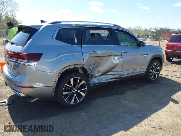 2024 Volkswagen Atlas SEL Premium R-Line z VIN 1V2FR2CA2RC551914, wystawiony jako IAAI lot #42028289 z przebiegiem 16 240 mil mil oraz . Historia ofert i sprzedaży dostępna na DreamBid. Obrazek 4.