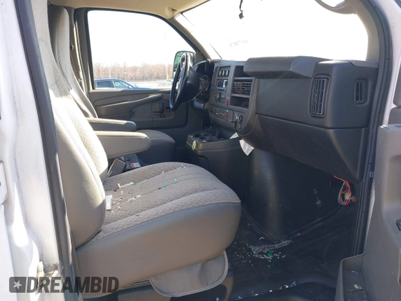 2015 Chevrolet Express Cargo with VIN 1GCWGFCF1F1161498, listed as a IAAI auction lot 41878871 with 157,365 mi miles. Bid and sale history available at carsss.com. Image 5.