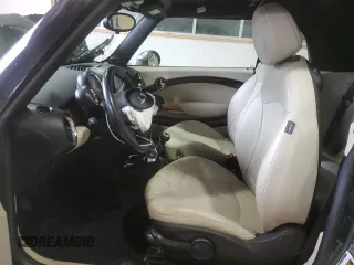 2011 MINI Convertible с VIN WMWZN3C5XBTZ89537, выставлен на аукционе Copart как лот 44161315 с пробегом Не указан миль и Чистый • Clean title. История ставок и продаж доступна на DreamBid. Изображение 7.