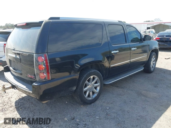 2011 GMC Yukon XL Denali with VIN 1GKS1MEF1BR102890, listed as a IAAI auction lot 41589064 with 264,322 mi miles. Bid and sale history available at carsss.com. Image 4.