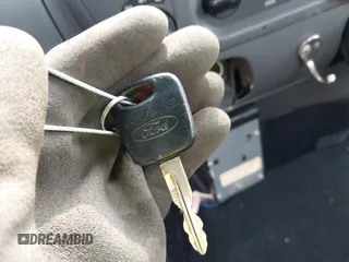 2000 Ford F-150 XL с VIN 1FTRF18L2YNA83696, выставлен на аукционе IAAI как лот 42047463 с пробегом Не указан миль и . История ставок и продаж доступна на DreamBid. Изображение 11.