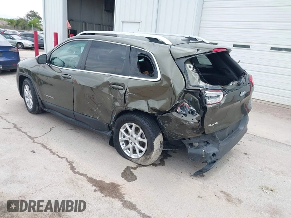 2016 Jeep Cherokee Latitude z VIN 1C4PJMCB6GW142747, wystawiony jako IAAI lot #42335016 z przebiegiem 95 085 mil mil oraz . Historia ofert i sprzedaży dostępna na DreamBid. Obrazek 3.