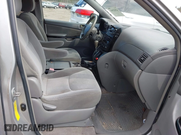 2005 Toyota Sienna CE with VIN 5TDZA23C85S322640, listed as a IAAI auction lot 42022461 with 294,074 mi miles. Bid and sale history available at carsss.com. Image 5.