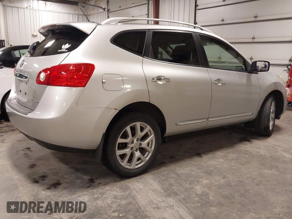 2011 Nissan Rogue SV z VIN JN8AS5MV2BW252693, wystawiony jako IAAI lot #42217693 z przebiegiem 154 278 mil mil oraz . Historia ofert i sprzedaży dostępna na DreamBid. Obrazek 4.