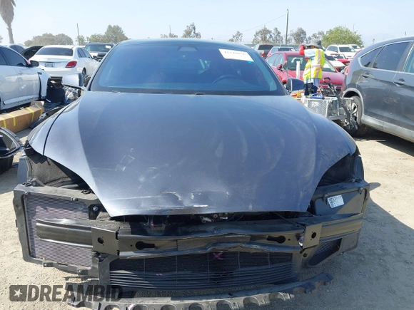 2019 Tesla Model S 75D with VIN 5YJSA1E25KF304371, listed as a IAAI auction lot 42349856 with 64,788 mi miles and . Bid and sale history available at DreamBid. Image 13.
