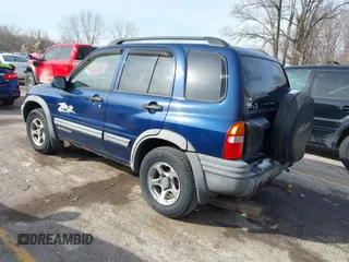 2004 Chevrolet Tracker ZR2 z VIN 2CNBJ734746917149, wystawiony jako IAAI lot #41649562 z przebiegiem 216 092 mil mil oraz . Historia ofert i sprzedaży dostępna na DreamBid. Obrazek 3.