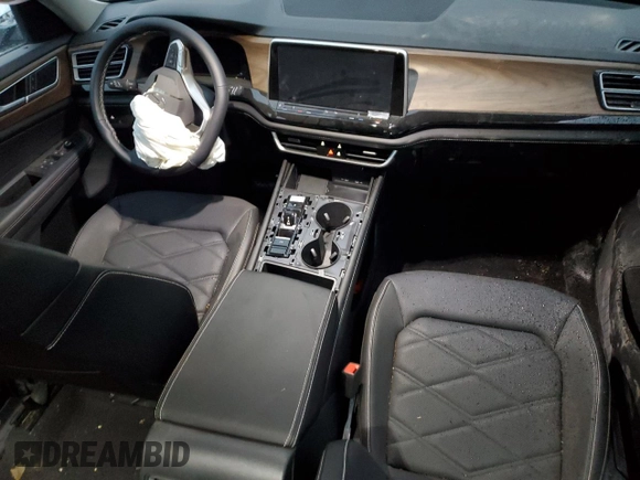 2024 Volkswagen Atlas SE with VIN 1V2LR2CA4RC580463, listed as a Copart auction lot 81372744 with 300 mi miles and Salvage title. Bid and sale history available at DreamBid. Image 8.