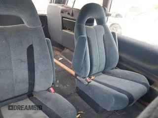 1991 Toyota Previa LE z VIN JT3AC12RXM1003215, wystawiony jako IAAI lot #42068000 z przebiegiem 127 150 mil mil oraz . Historia ofert i sprzedaży dostępna na DreamBid. Obrazek 8.