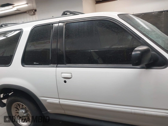2000 Ford Explorer z VIN 1FMYU60XXYUA34664, wystawiony jako IAAI lot #41980401 z przebiegiem 179 946 mil mil oraz . Historia ofert i sprzedaży dostępna na DreamBid. Obrazek 13.