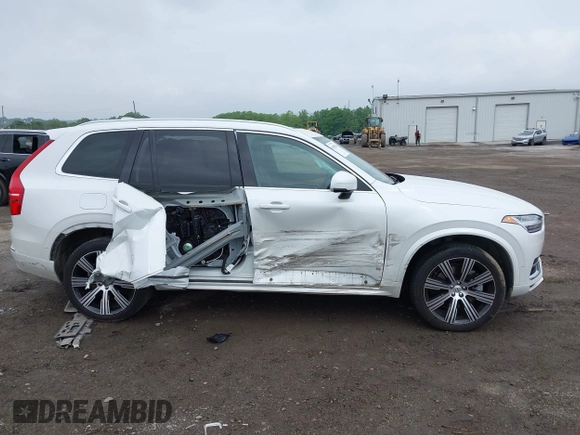 2023 Volvo XC90 Plus z VIN YV4H600N2P1975520, wystawiony jako IAAI lot #42389524 z przebiegiem 24 327 mil mil oraz . Historia ofert i sprzedaży dostępna na DreamBid. Obrazek 14.