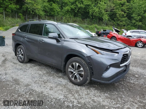 2021 Toyota Highlander XLE with VIN 5TDHZRBH9MS553524, listed as a Copart auction lot 57469405 with 51,784 mi miles and Salvage title. Bid and sale history available at DreamBid. Image 4.