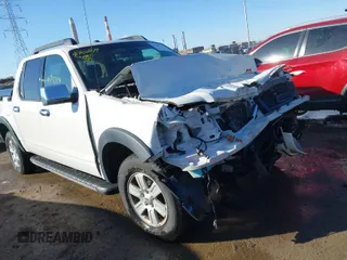 2010 Ford Explorer Sport Trac XLT z VIN 1FMEU3BE3AUF03502, wystawiony jako IAAI lot #41752719 z przebiegiem 142 733 mil mil oraz . Historia ofert i sprzedaży dostępna na DreamBid. Obrazek 1.