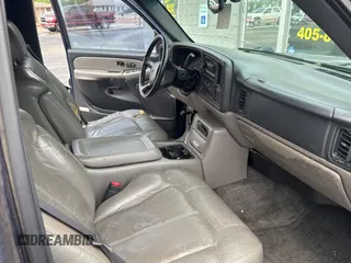 2002 Chevrolet Tahoe LS z VIN 1GNEC13Z92R180341, wystawiony jako Copart lot #59126715 z przebiegiem Nie podano mil oraz Czysty tytuł • Clean title. Historia ofert i sprzedaży dostępna na DreamBid. Obrazek 5.