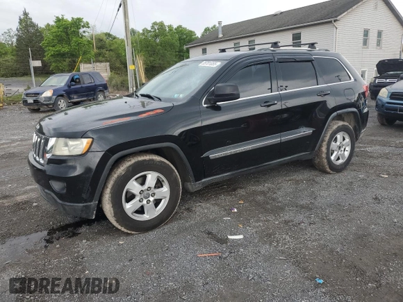 2011 Jeep Grand Cherokee Laredo z VIN 1J4RR4GG5BC609569, wystawiony jako Copart lot #55701055 z przebiegiem 234 116 mil mil oraz Czysty tytuł • Clean title. Historia ofert i sprzedaży dostępna na DreamBid. Obrazek 1.