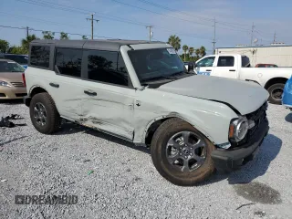 2024 Ford Bronco Big Bend z VIN 1FMDE7BH9RLB23320, wystawiony jako Copart lot #55490395 z przebiegiem 2 225 mil mil oraz Szkoda całkowita • Salvage title. Historia ofert i sprzedaży dostępna na DreamBid. Obrazek 4.