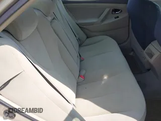 2007 Toyota Camry CE z VIN 4T1BE46K27U523304, wystawiony jako IAAI lot #42415878 z przebiegiem 204 105 mil mil oraz . Historia ofert i sprzedaży dostępna na DreamBid. Obrazek 8.