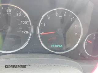 2008 Jeep Liberty Sport z VIN 1J8GP28KX8W235065, wystawiony jako IAAI lot #42254469 z przebiegiem 197 042 mil mil oraz . Historia ofert i sprzedaży dostępna na DreamBid. Obrazek 7.
