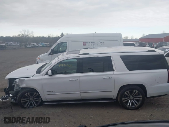 2020 GMC Yukon XL Denali with VIN 1GKS2HKJ9LR225805, listed as a IAAI auction lot 41892365 with 45,494 mi miles. Bid and sale history available at carsss.com. Image 14.